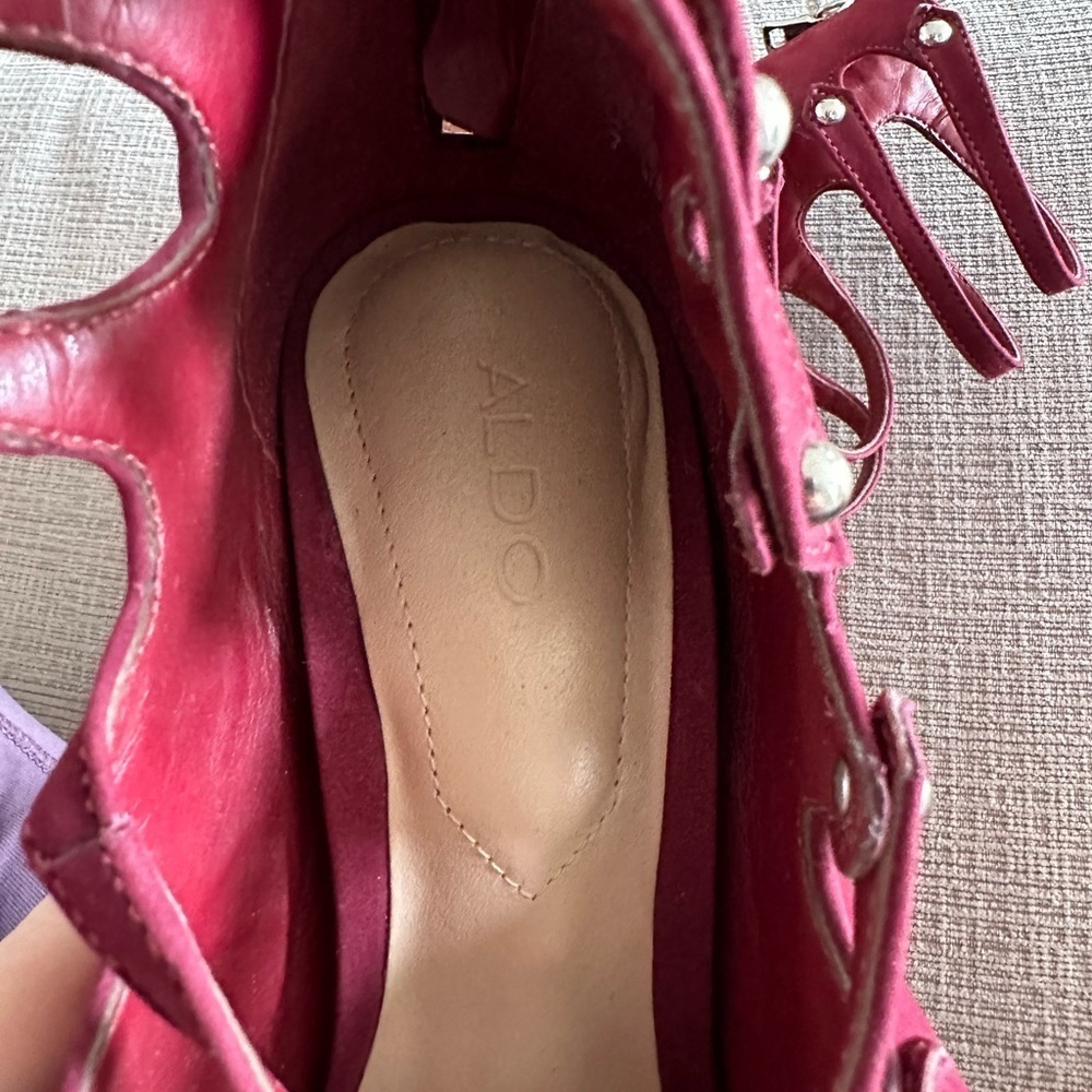 Size 7 Aldo heels in burgundy​​​​ - Picture 5 of 6